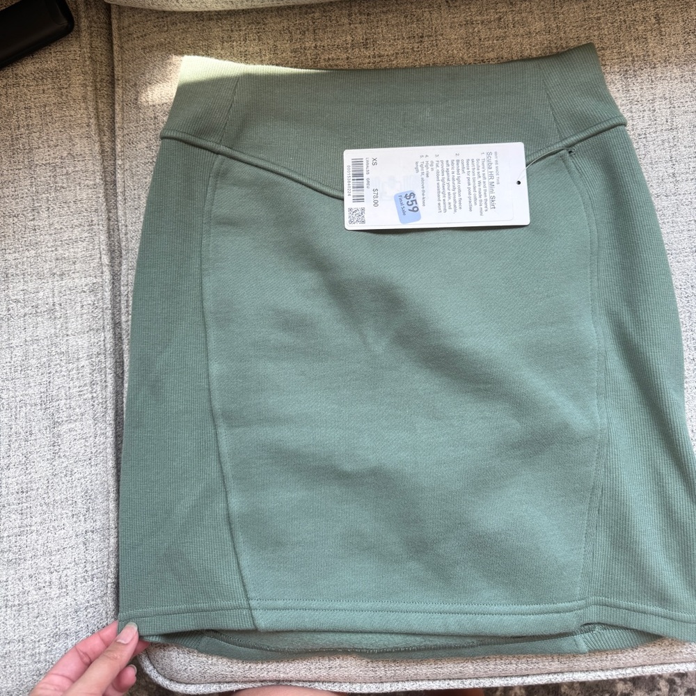 Lululemon Scuba HR mini skirt